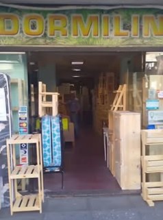 Frente real del local Dormilin en Morón
